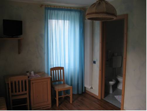Imagen de la habitación del Hotel Romanda, Gionghi. Foto 10