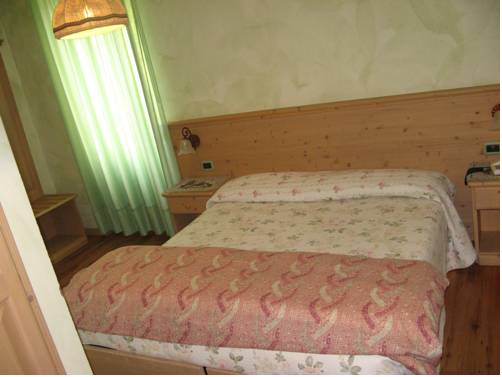 Imagen de la habitación del Hotel Romanda, Gionghi. Foto 11