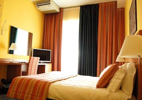 Imagen de la habitación del Hotel Romanisio. Foto 6