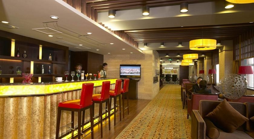 Imagen del bar/restaurante del Hotel Romanjoy International. Foto 2