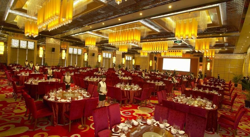 Imagen del bar/restaurante del Hotel Romanjoy International. Foto 3