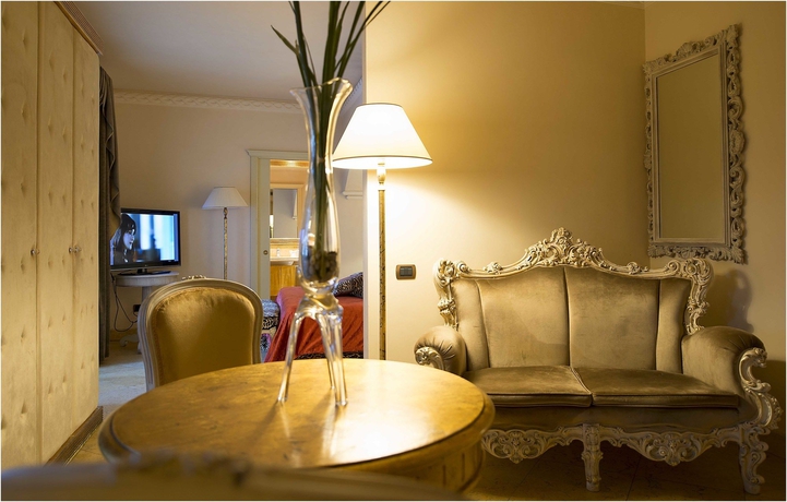 Imagen de la habitación del Hotel Romano Palace Luxury. Foto 7