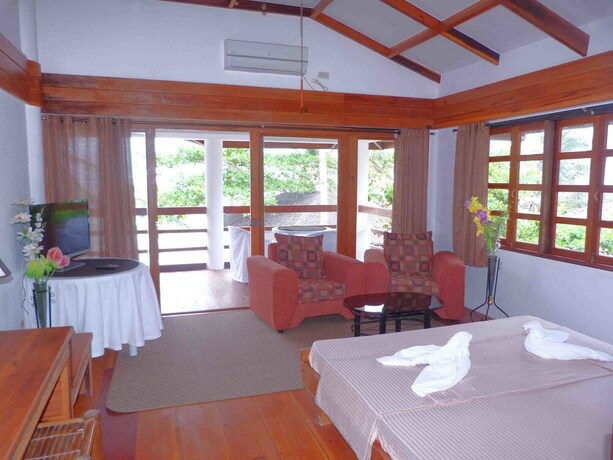 Imagen de la habitación del Hotel Romantic Beach Villas. Foto 29