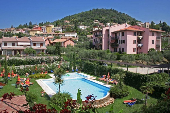 Imagen de la piscina del Hotel Romantic, Cavaion Veronese. Foto 10