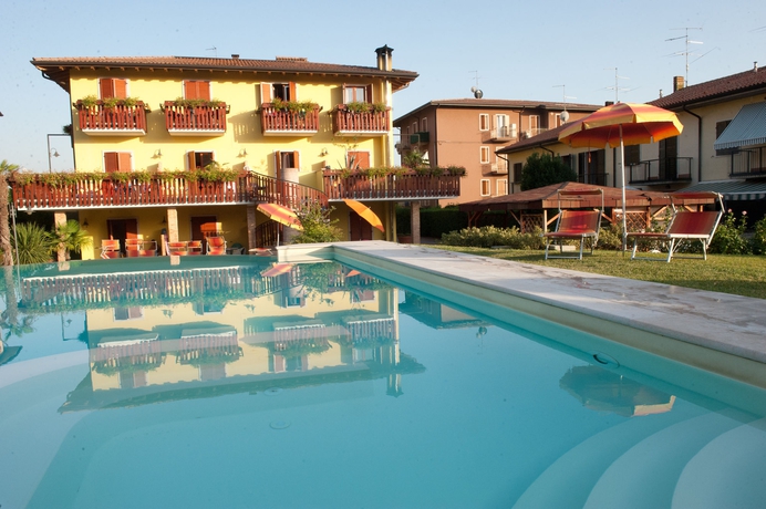 Imagen de la piscina del Hotel Romantic, Cavaion Veronese. Foto 13