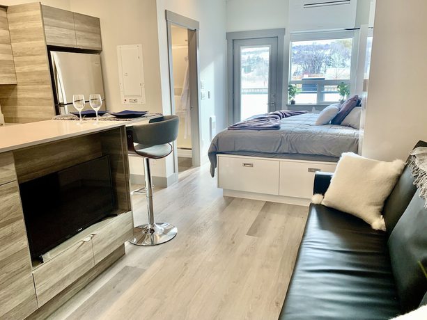 Imagen de la habitación del Hotel Romantic Lakeside Studio Suite. Foto 10