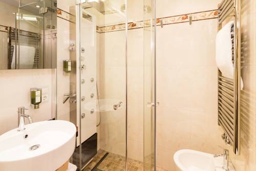 Imagen de la habitación del Hotel Romantic and Family Gardenia. Foto 5