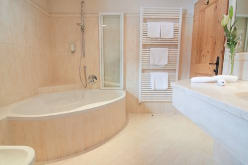 Imagen de la habitación del Hotel Romantik Alpenblick Ferienschl&ouml;ssl. Foto 7