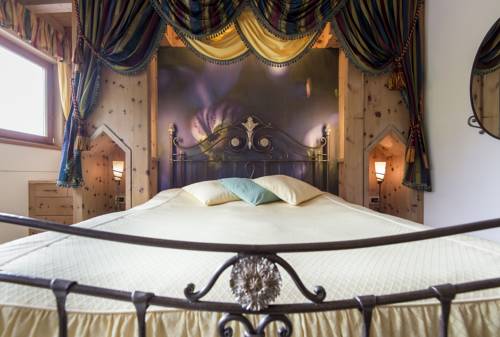 Imagen de la habitación del Hotel Romantik Arthotel Cappella. Foto 8
