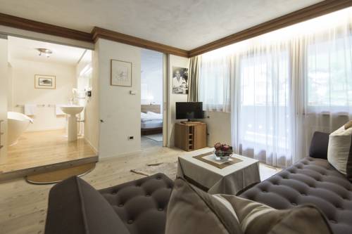 Imagen de la habitación del Hotel Romantik Arthotel Cappella. Foto 15
