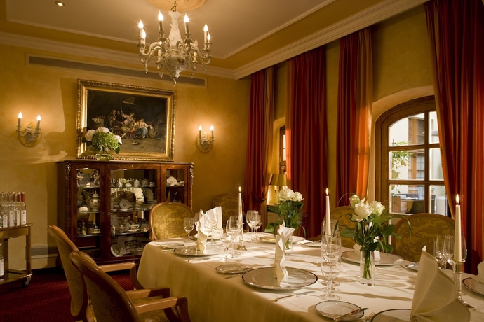 Imagen del bar/restaurante del Hotel Romantik B&uuml;low Residenz. Foto 3