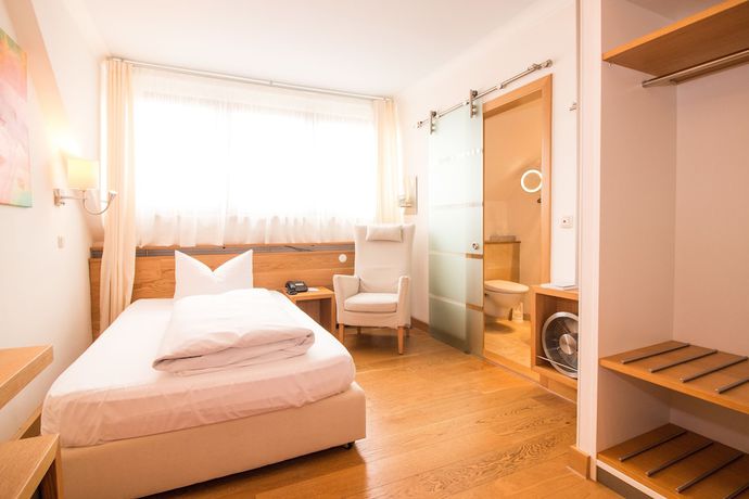 Imagen de la habitación del Hotel Romantik Hirschen. Foto 16