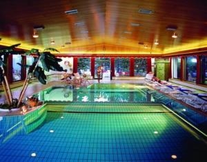 Imagen de la piscina del Hotel Romantik Hotel Cappella. Foto 4