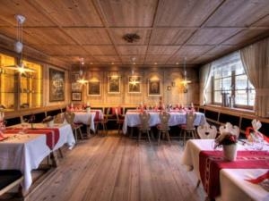 Imagen del bar/restaurante del Hotel Romantik Hotel Cappella. Foto 2