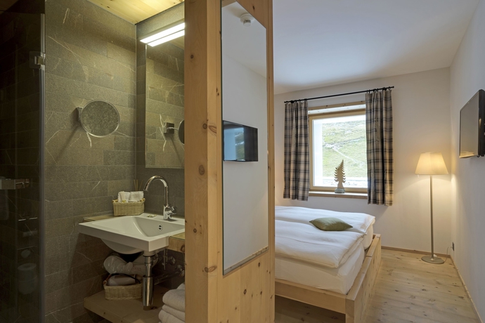 Imagen de la habitación del Hotel Romantik Muottas Muragl. Foto 14