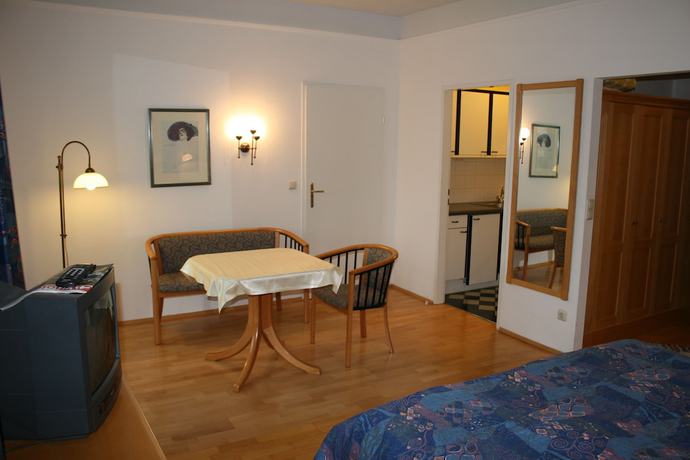 Imagen de la habitación del Hotel Romantik Residenz Ferienwohnungen Hotel Im Weissen R&ouml;ssl. Foto 7