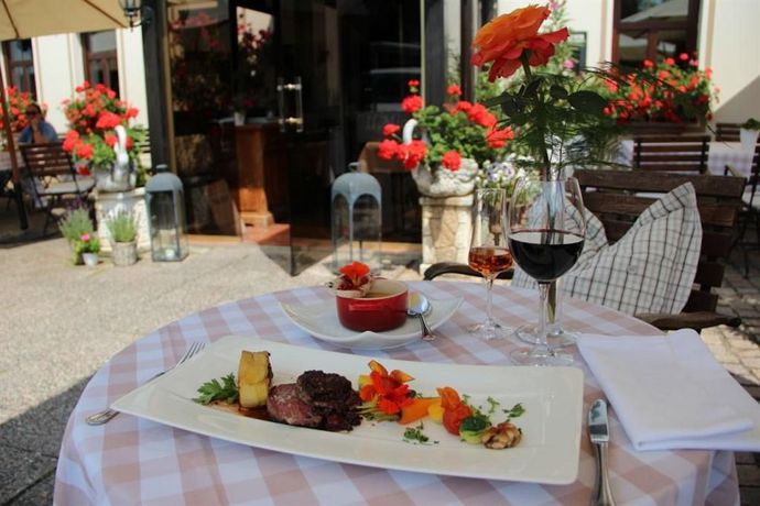 Imagen del bar/restaurante del Hotel Romantik Schwanefeld. Foto 7