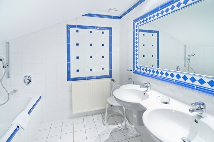 Imagen de la habitación del Hotel Romantik Waldhotel Mangold. Foto 9