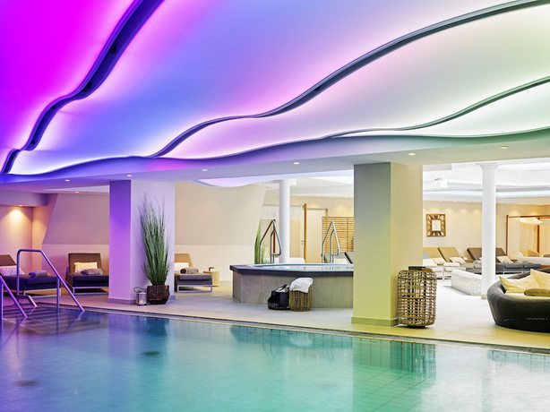 Imagen de la piscina del Hotel Romantischer Winkel Roligio and Wellness Resort. Foto 17