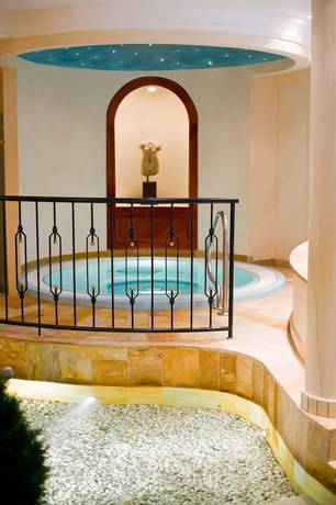 Imagen de la piscina del Hotel Romantischer Winkel Roligio and Wellness Resort. Foto 20