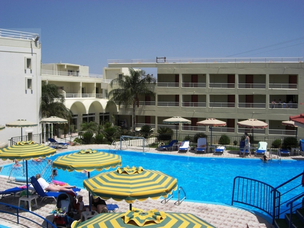 Imagen de la piscina del Hotel Romantza Mare. Foto 12