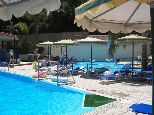 Imagen de la piscina del Hotel Romantza Mare. Foto 13