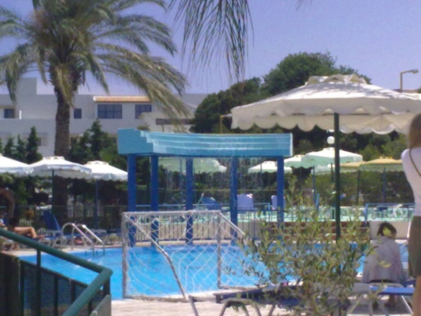 Imagen de la piscina del Hotel Romantza Mare. Foto 14