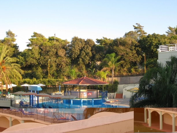 Imagen de la piscina del Hotel Romantza Mare. Foto 16