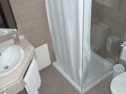 Imagen de la habitación del Hotel Romba. Foto 3