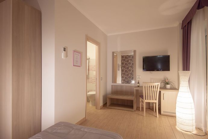 Imagen de la habitación del Hotel Rome Kings Suite. Foto 11