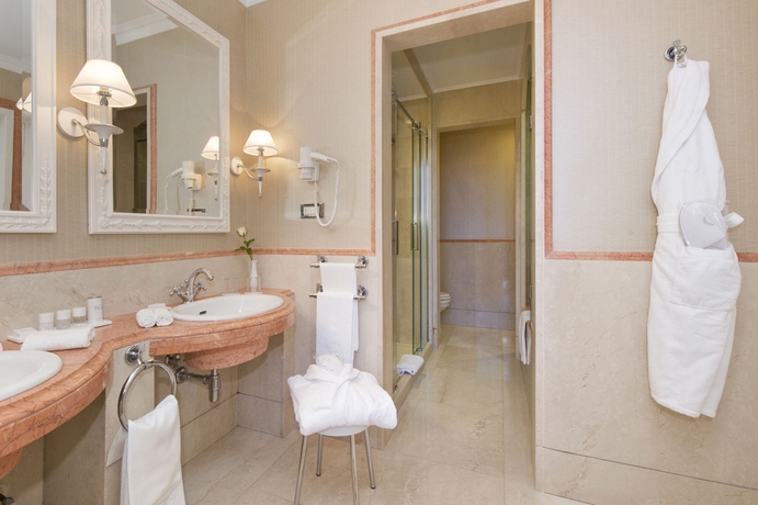 Imagen de la habitación del Hotel Rome Marriott Grand Flora. Foto 3