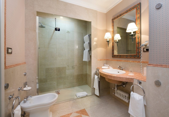 Imagen de la habitación del Hotel Rome Marriott Grand Flora. Foto 7