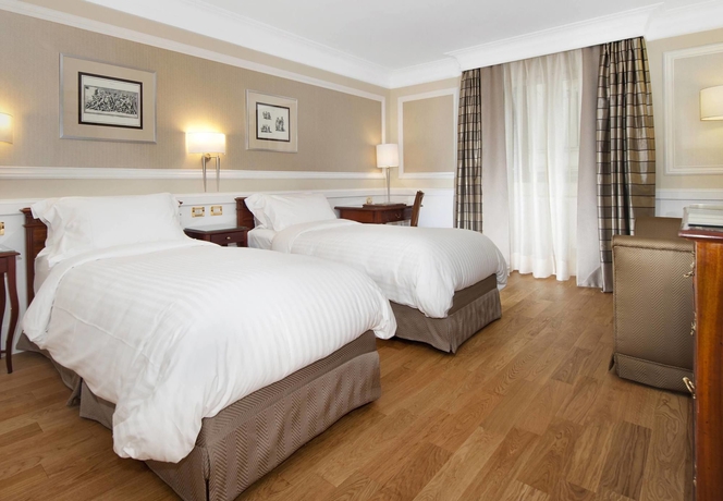 Imagen de la habitación del Hotel Rome Marriott Grand Flora. Foto 8