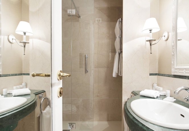 Imagen de la habitación del Hotel Rome Marriott Grand Flora. Foto 9