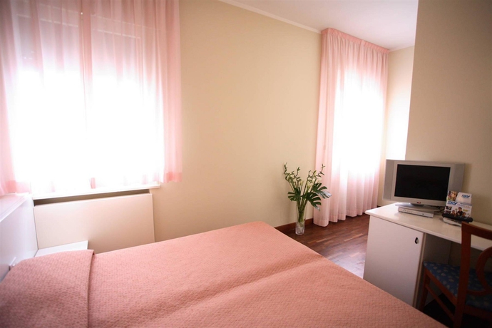 Imagen de la habitación del Hotel Romea. Foto 4