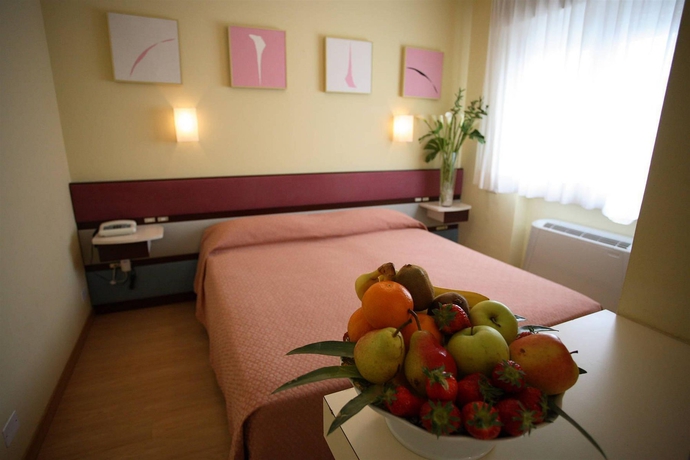 Imagen de la habitación del Hotel Romea. Foto 5