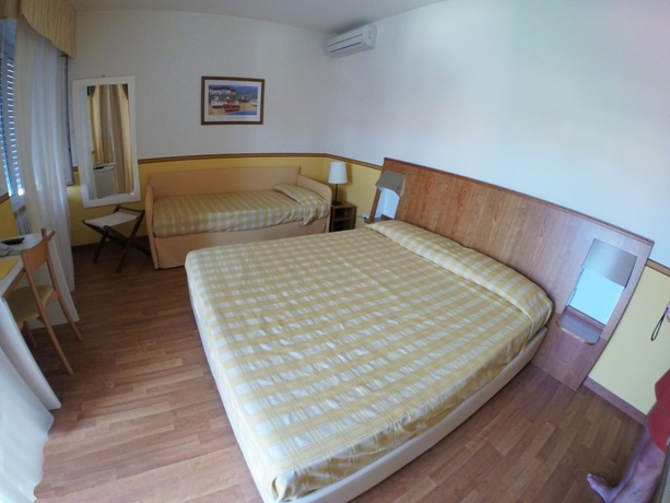 Imagen de la habitación del Hotel Romeo. Foto 10