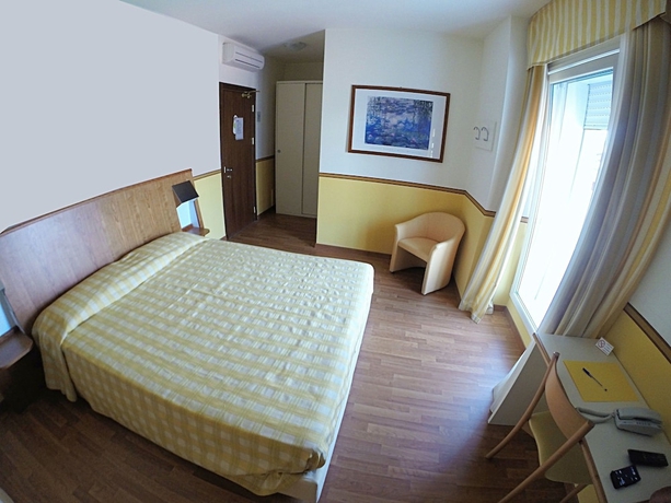 Imagen de la habitación del Hotel Romeo. Foto 11