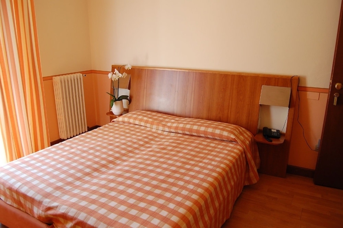 Imagen de la habitación del Hotel Romeo. Foto 15