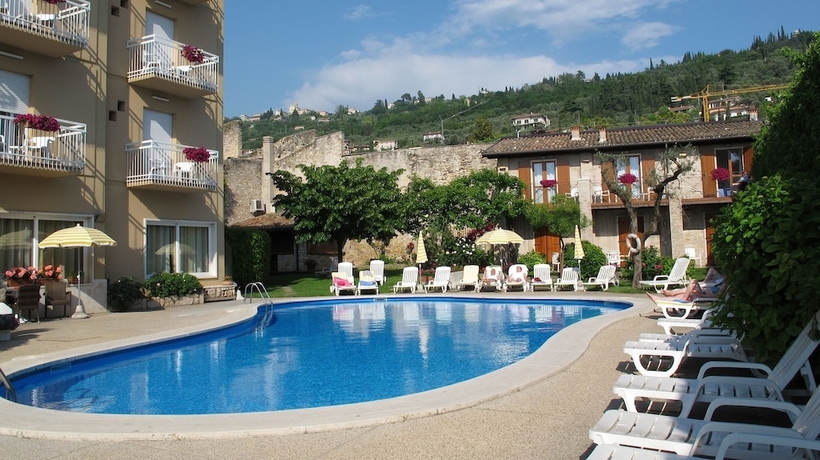 Imagen de la piscina del Hotel Romeo. Foto 19