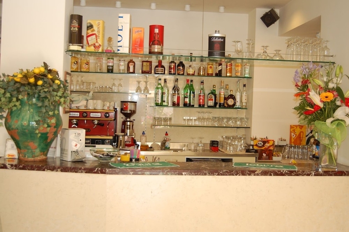 Imagen del bar/restaurante del Hotel Romeo. Foto 9