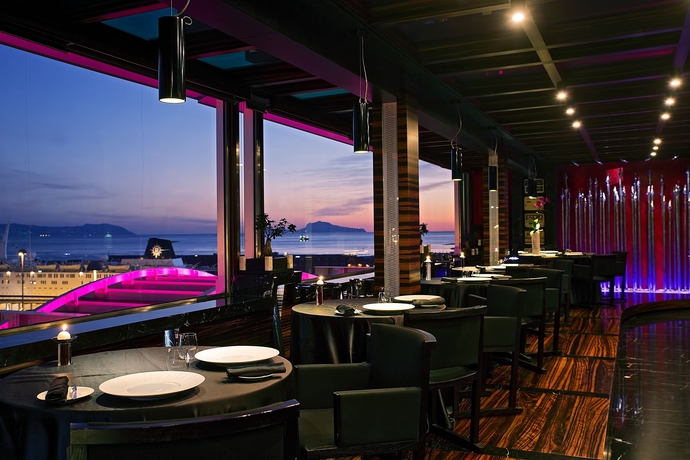 Imagen del bar/restaurante del Hotel Romeo Napoli. Foto 9