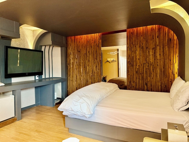 Imagen de la habitación del Hotel RomeoandJuliet. Foto 1