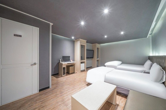 Imagen de la habitación del Hotel RomeoandJuliet. Foto 3