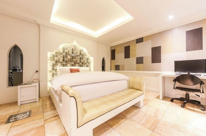 Imagen de la habitación del Hotel RomeoandJuliet. Foto 6