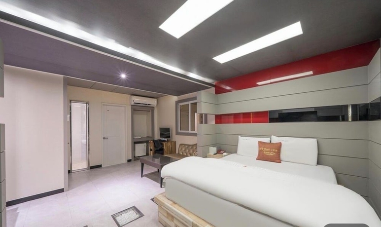 Imagen de la habitación del Hotel RomeoandJuliet. Foto 7