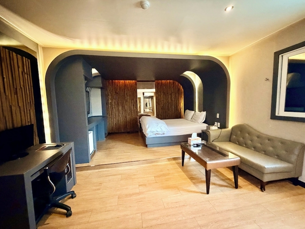 Imagen de la habitación del Hotel RomeoandJuliet. Foto 8