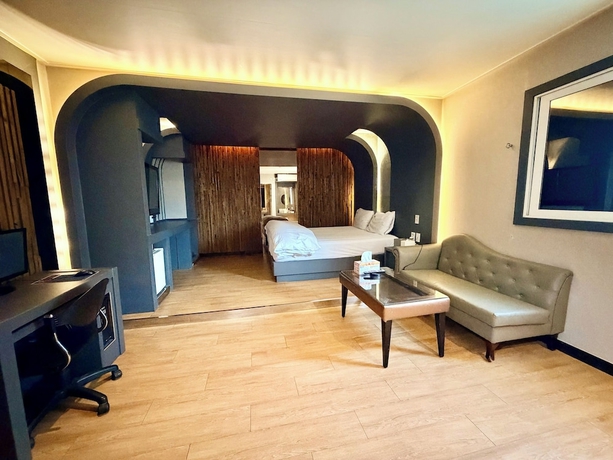 Imagen de la habitación del Hotel RomeoandJuliet. Foto 9