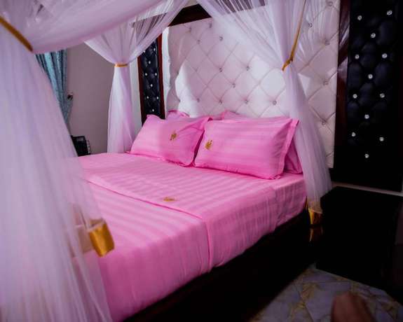 Imagen de la habitación del Hotel Romeos. Foto 18