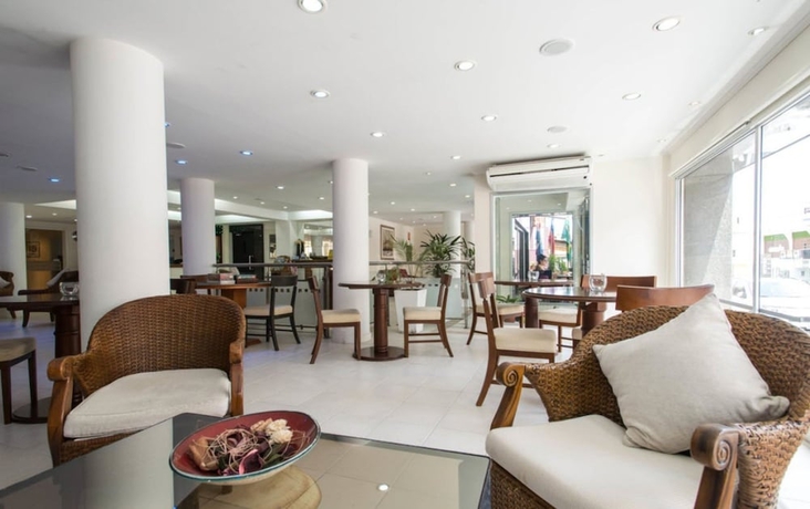Imagen de los interiores del Hotel Romimar. Foto 12